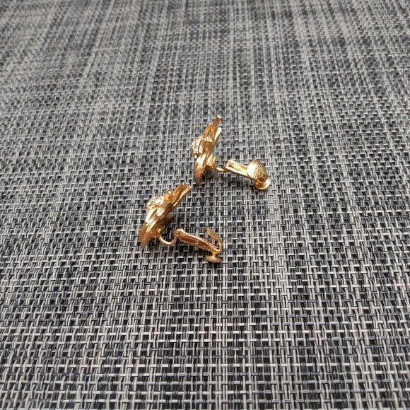 Vintage Coro Earrings Gold Tone Flower Starburst 1960s Pat 280951 - Picture 5 of 6